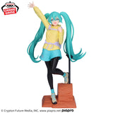 HATSUNE MIKU - Holiday Memories Mountain Climbing Figure