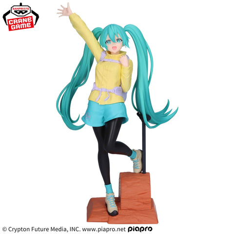 HATSUNE MIKU - Holiday Memories Mountain Climbing Figure