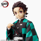 Prize Figures Sega – Demon Slayer– Tanjiro Kamado “Sibling Bond” Super Premium Figure (SPM)